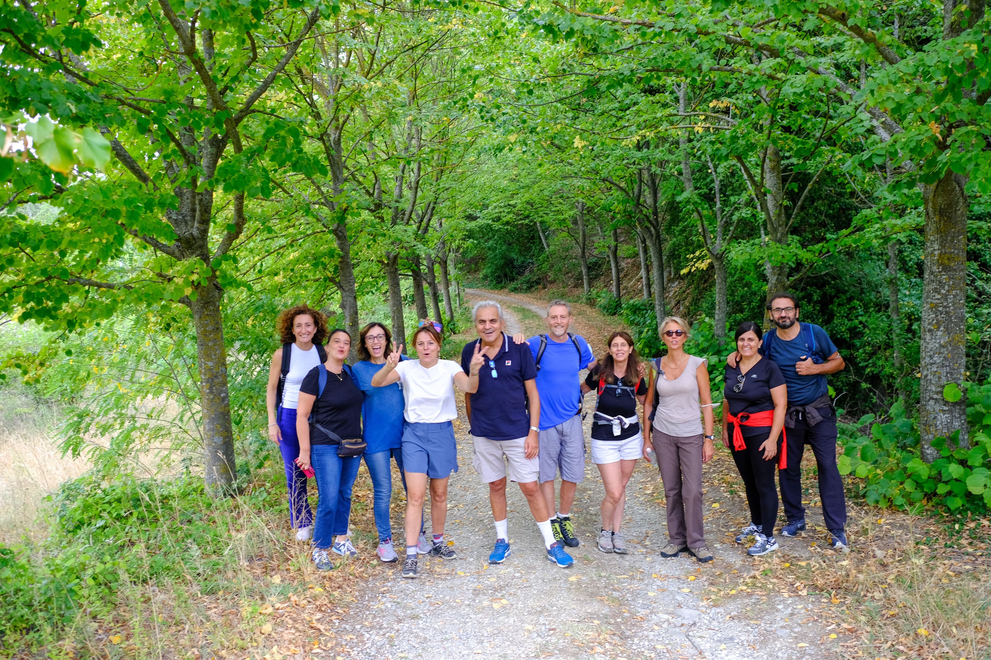 Foto di gruppo nel bosco